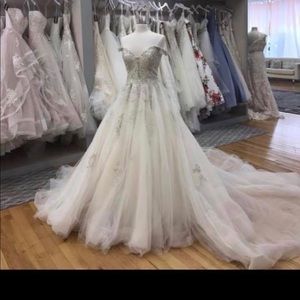 Ballgown wedding dress
